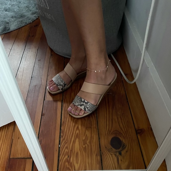 Snake two-tone sandals - Picture 2 of 3